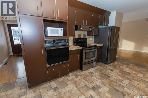 330 Alberta Avenue, Kerrobert, SK - Indoor Photo Showing Kitchen