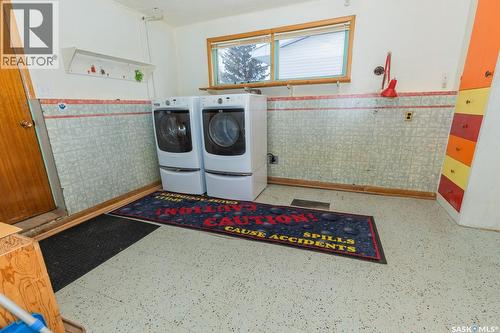 330 Alberta Avenue, Kerrobert, SK - Indoor Photo Showing Laundry Room