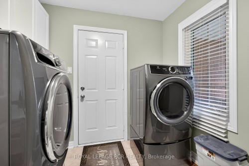 2 Dungey Crescent, New Tecumseth, ON - Indoor Photo Showing Laundry Room