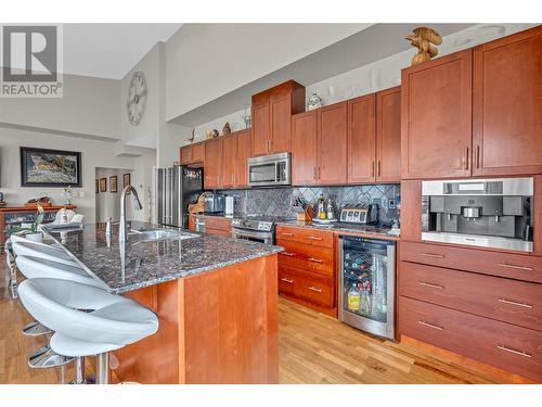3301 Skaha Lake Road Unit# 803, Penticton, BC - Indoor Photo Showing Kitchen