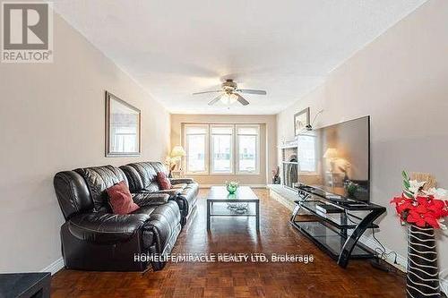 73 - 7080 Copenhagen Road, Mississauga, ON - Indoor Photo Showing Living Room