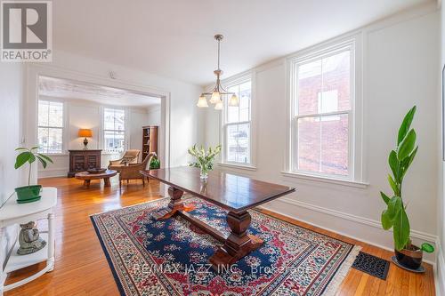 122 Richard Street, Greater Napanee (Greater Napanee), ON - Indoor Photo Showing Living Room