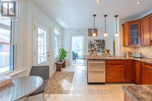 122 Richard Street, Greater Napanee (Greater Napanee), ON - Indoor Photo Showing Kitchen