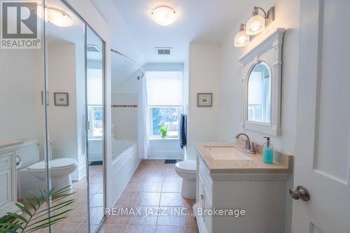 122 Richard Street, Greater Napanee (Greater Napanee), ON - Indoor Photo Showing Bathroom
