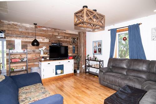 Living room - 4191 4E Rang E., Sainte-Hélène-De-Kamouraska, QC - Indoor Photo Showing Living Room
