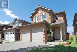 851 CLEMENS CRESCENT  Mississauga, ON L5V 2S8