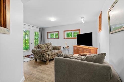 Salle familiale - 48 Ch. Williams, Gore, QC - Indoor Photo Showing Living Room