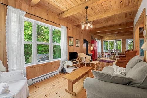Salon - 48 Ch. Williams, Gore, QC - Indoor Photo Showing Living Room