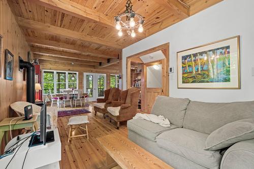 Salon - 48 Ch. Williams, Gore, QC - Indoor Photo Showing Living Room