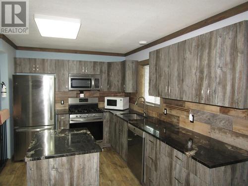 1822 66 Avenue, Grand Forks, BC - Indoor Photo Showing Kitchen