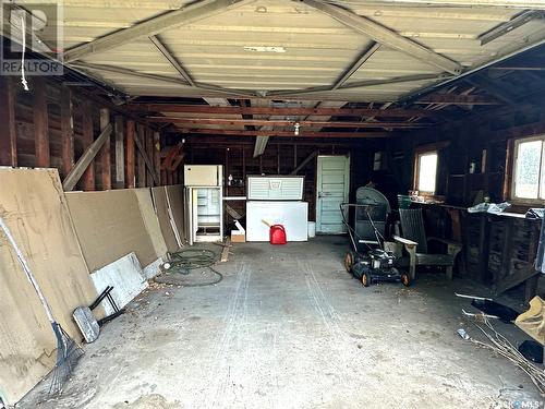 1412 2Nd Avenue, Edam, SK - Indoor Photo Showing Garage