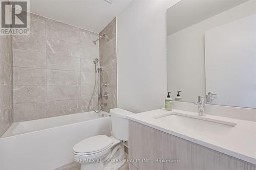 124 - 2 David Eyer Road, Richmond Hill, ON - Indoor Photo Showing Bathroom
