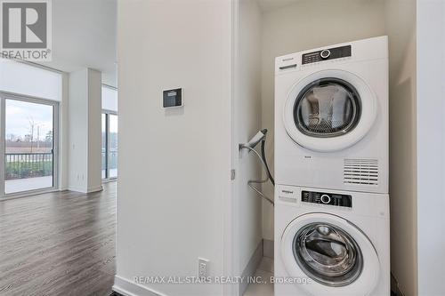 124 - 2 David Eyer Road, Richmond Hill, ON - Indoor Photo Showing Laundry Room