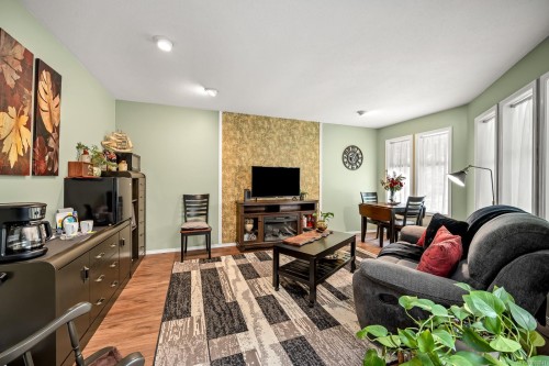 6576 Poulton Rd, Merville, BC 