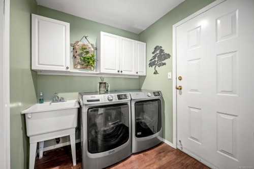 6576 Poulton Rd, Merville, BC 