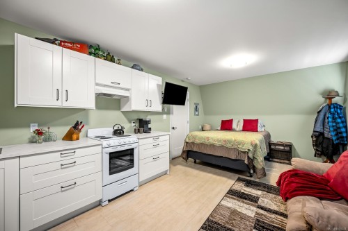 6576 Poulton Rd, Merville, BC 