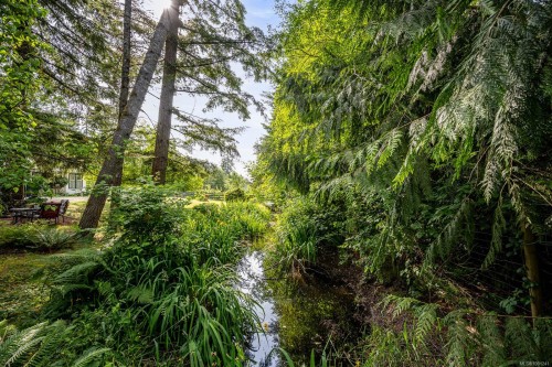 6576 Poulton Rd, Merville, BC 