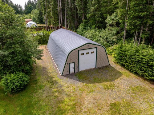 6576 Poulton Rd, Merville, BC 