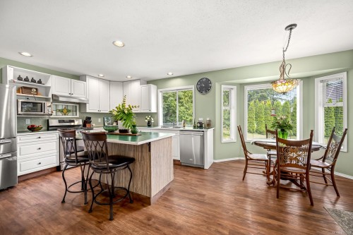 6576 Poulton Rd, Merville, BC 