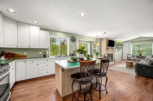 6576 Poulton Rd, Merville, BC 