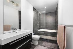 Salle de bains attenante à la CCP - 