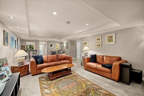 1670 Pritchard Drive, West Kelowna, BC - Indoor Photo Showing Living Room