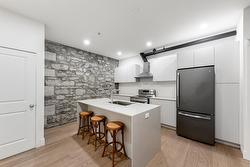 3-131 Rue du Port  Montréal (Ville-Marie), QC H2Y 2N9