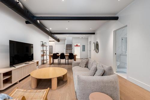Living room - 3-131 Rue Du Port, Montréal (Ville-Marie), QC - Indoor Photo Showing Living Room