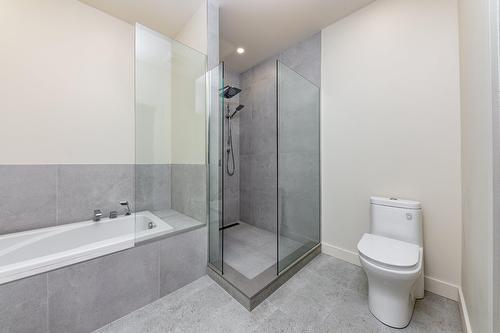 Ensuite bathroom - 3-131 Rue Du Port, Montréal (Ville-Marie), QC - Indoor Photo Showing Bathroom