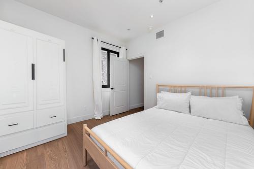 Bedroom - 3-131 Rue Du Port, Montréal (Ville-Marie), QC - Indoor Photo Showing Bedroom