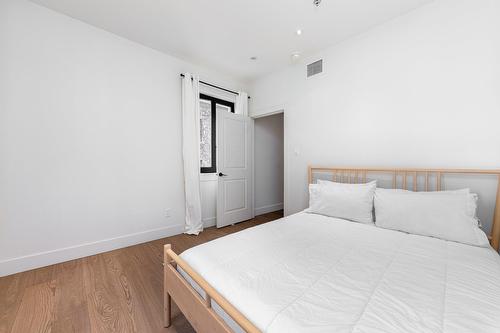 Bedroom - 3-131 Rue Du Port, Montréal (Ville-Marie), QC - Indoor Photo Showing Bedroom