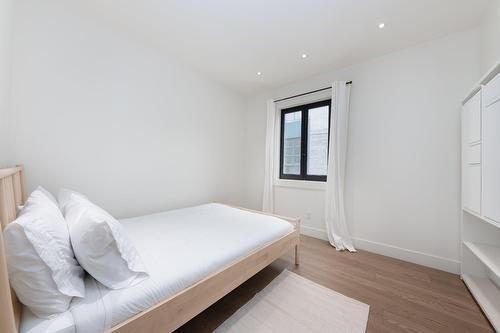 Bedroom - 3-131 Rue Du Port, Montréal (Ville-Marie), QC - Indoor Photo Showing Bedroom