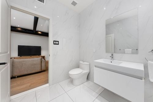 Bathroom - 3-131 Rue Du Port, Montréal (Ville-Marie), QC - Indoor Photo Showing Bathroom