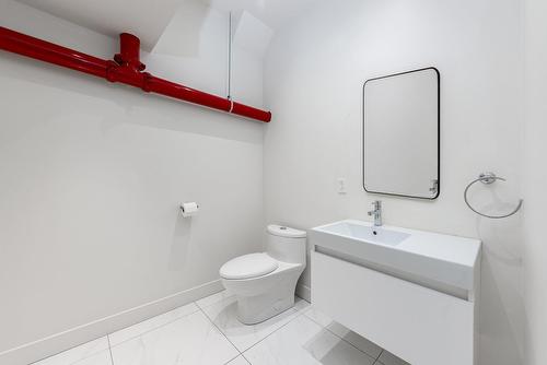 Powder room - 3-131 Rue Du Port, Montréal (Ville-Marie), QC - Indoor Photo Showing Bathroom