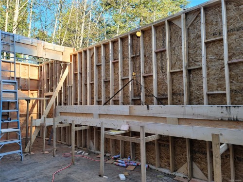 2524 Macaulay Rd, Black Creek, BC 