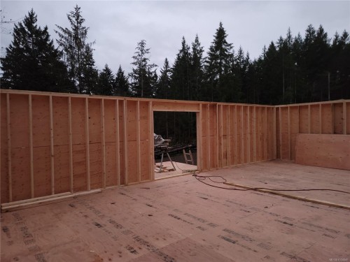 2524 Macaulay Rd, Black Creek, BC 