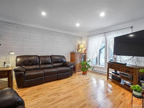 Living room - 4515 Av. Louis-Payette, Laval (Chomedey), QC - Indoor Photo Showing Living Room