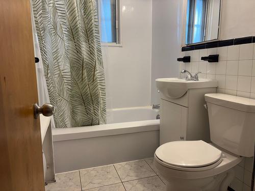 Salle de bains - 1-4729 Rue Hochelaga, Montréal (Mercier/Hochelaga-Maisonneuve), QC - Indoor Photo Showing Bathroom