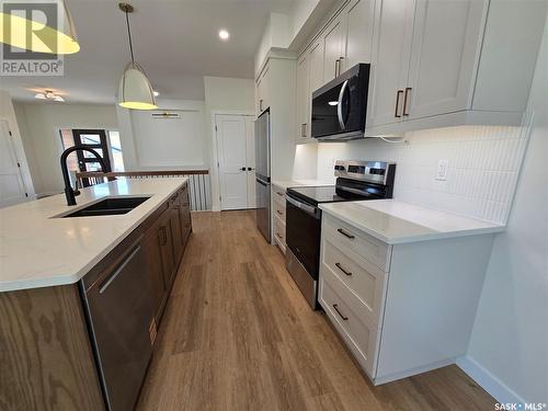 44 Kenney Crescent, Weyburn, SK - Indoor Photo Showing Kitchen With Double Sink With Upgraded Kitchen