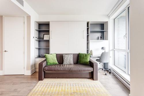 Living room - 603-360 Rue Atateken, Montréal (Ville-Marie), QC - Indoor