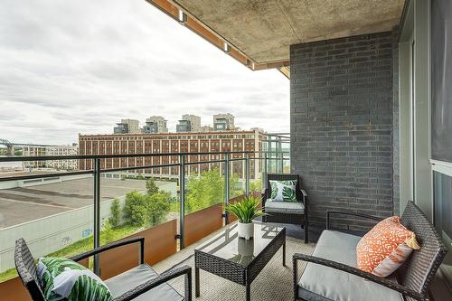 Patio - 603-360 Rue Atateken, Montréal (Ville-Marie), QC - Outdoor With Exterior