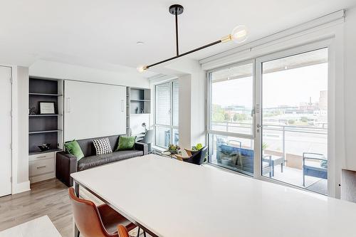 Kitchen - 603-360 Rue Atateken, Montréal (Ville-Marie), QC - Indoor Photo Showing Other Room