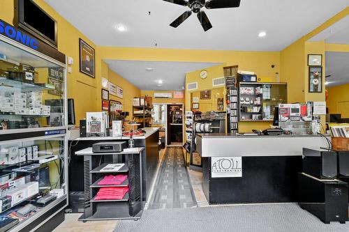 Commerce - 1321Z  - 1327Z Rue Ontario E., Montréal (Ville-Marie), QC 