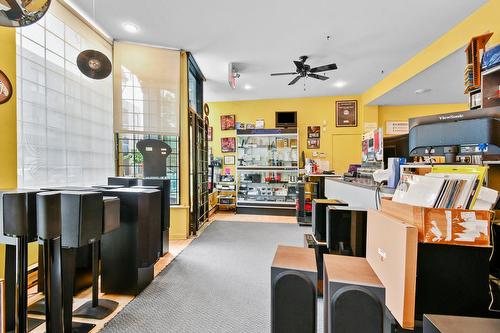 Commerce - 1321Z  - 1327Z Rue Ontario E., Montréal (Ville-Marie), QC 