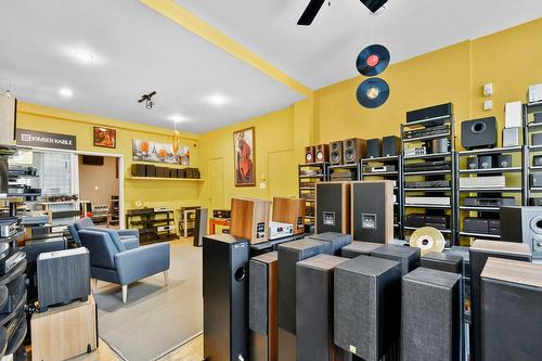 Commerce - 1321Z  - 1327Z Rue Ontario E., Montréal (Ville-Marie), QC 