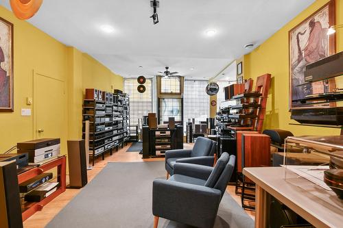 Commerce - 1321Z  - 1327Z Rue Ontario E., Montréal (Ville-Marie), QC 