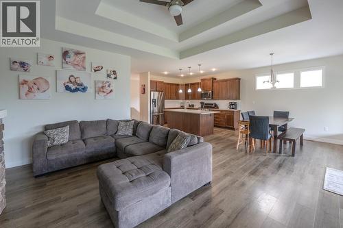 1067 Holden Road, Penticton, BC - Indoor Photo Showing Living Room