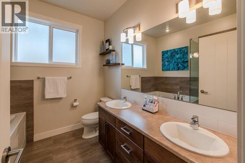 1067 Holden Road, Penticton, BC - Indoor Photo Showing Bathroom