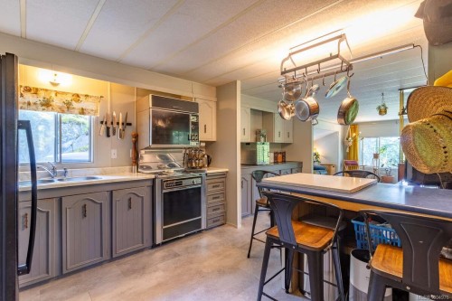 2620 Gunwhale Rd, Pender Island, BC 