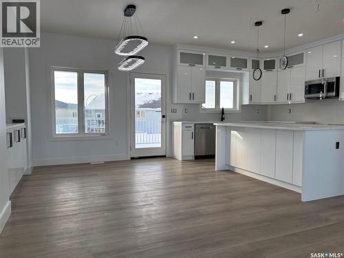 720 Weir Crescent, Warman, SK - Indoor Photo Showing Kitchen With Upgraded Kitchen